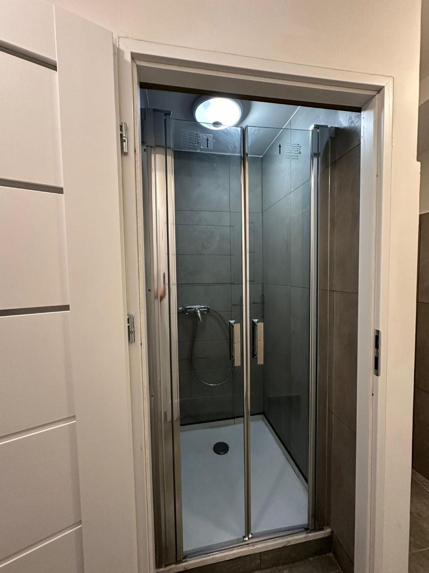 Golebia Hostel Poznan Bagian luar foto